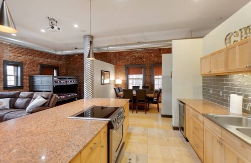 Evansville House | Rooftop Views in the Heart of Downtown