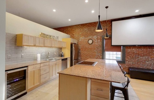 Evansville House | Rooftop Views in the Heart of Downtown