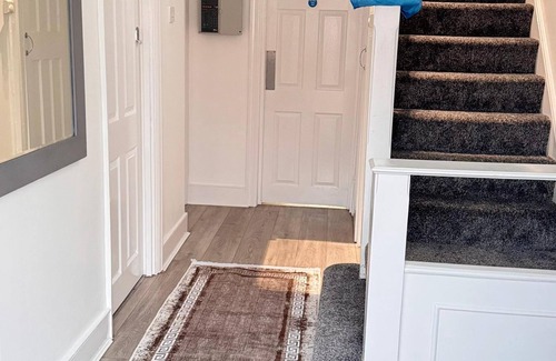 Redbridge House | Room 1: A Bright and Spacious Double Bed With En-Suite, Ilford, London, UK