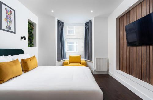 Marazion Apartment | Room 1, Hotel style double bedroom in Marazion