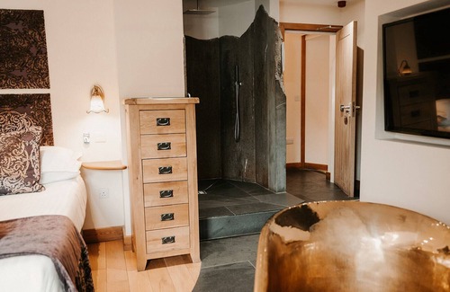 Torver Bed & Breakfast | Room 1 King Room - The Wilson's Arms