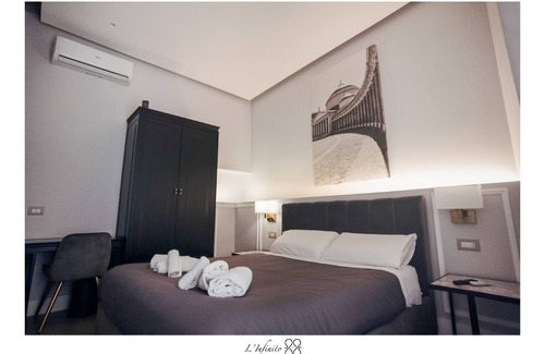 Quartieri Spagnoli Bed & Breakfast | Room 1 - King Superior with balcony