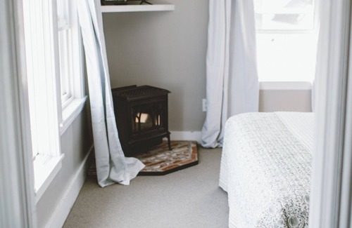 Boothbay Harbor Hotel | Room 14 at Admiral's Quarters Penthouse | Stunning Views + King Bed + Trundle