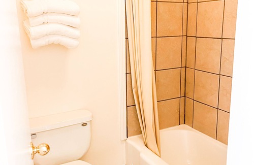 Whitehall Apartment | Room #14