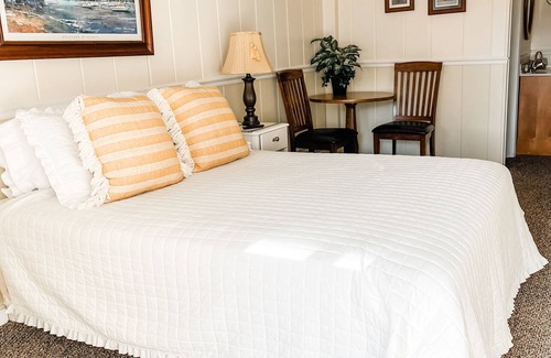 Whitehall Apartment | Room #14