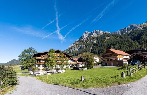 Nesselwaengle Apartment | Room '15' with Mountain View, Shared Terrace and Wi-Fi