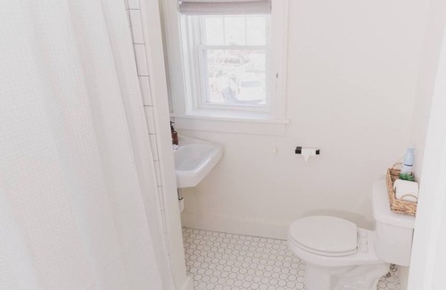 Brady Arts District Apartment | Room 2-4 Summary: In