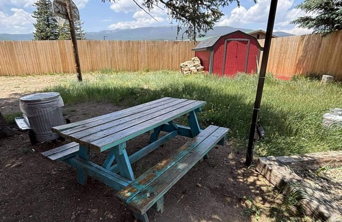 Eagle Nest Cabin | Room 2: Gold Pan Nest -15 Minutes to Red River/Angel Fire