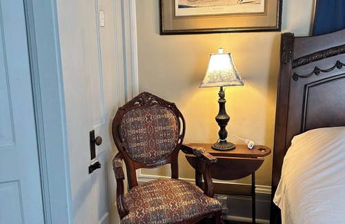 Shelbyville Bed & Breakfast | Room 2 King Belmont Inn on 1st floor In room private bathroom Shelbyville, TN
