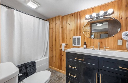 Deadwood Hotel | Room 20 – Spacious Stay
