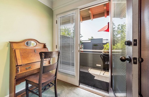 Broadway House | Room 205 - Unique Accommodations in Seattle's Capitol Hill