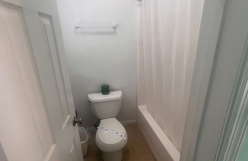 Topsail Beach Hotel | Room#211 Standard 1 King Bed Pets Yes