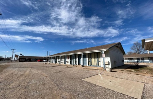 Harper Hotel | Room 27 - Double Queen - Sleeps 4 - Harper Motel
