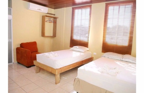 Managua Bed & Breakfast | ROOM 3-C - 3 SINGLE BEDS