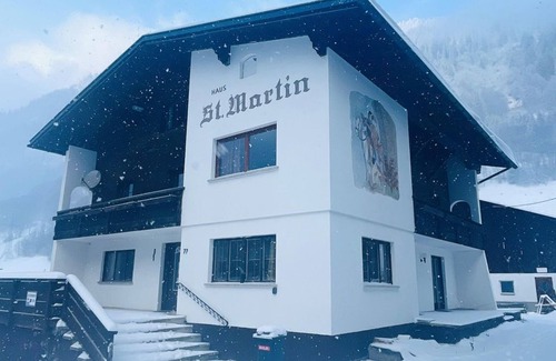Klosterle Apartment | Room 3 - Double room, bathroom, WC - Haus St. Martin