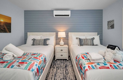 Sunset Beach Hotel | Room 3 · Poolside-bedroom Suite- 2 beds- Pool View