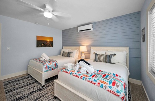 Sunset Beach Hotel | Room 3 · Poolside-bedroom Suite- 2 beds- Pool View