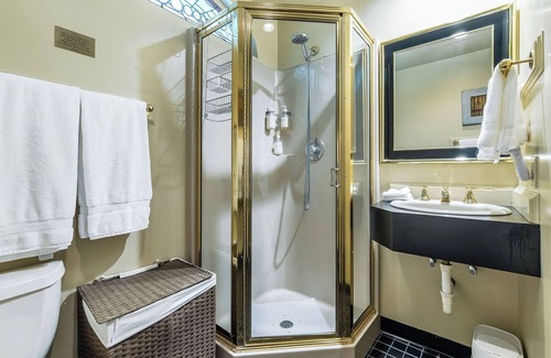 Minor House | Room 306 - Unique Accommodations in Seattle's Capitol Hill