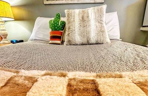 Manchester Center Hotel | Room 4 - Prickly Pear double room