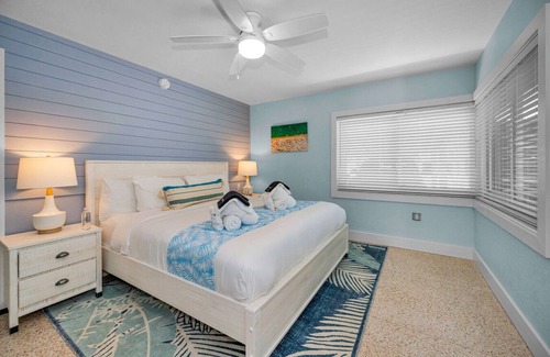 Sunset Beach Hotel | Room 5 · Courtyard Poolside Suite, Beach Adjacent