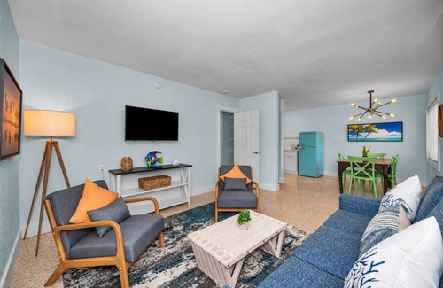 Sunset Beach Hotel | Room 5 · Courtyard Poolside Suite, Beach Adjacent