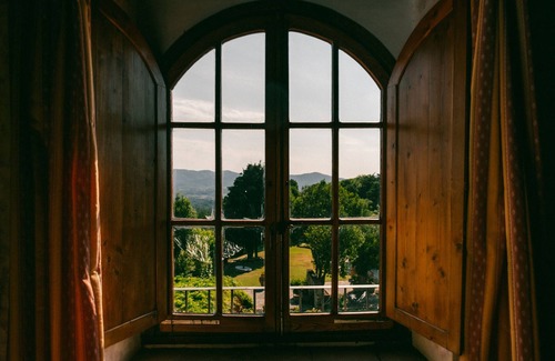 San Donato in Fronzano Apartment | Room '53 H Fattoria Degli Usignoli' with Shared Pool, Wi-Fi and Air Conditioning