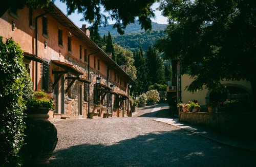San Donato in Fronzano Apartment | Room '55 H Fattoria Degli Usignoli' with Shared Pool, Wi-Fi and Air Conditioning