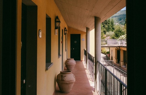 San Donato in Fronzano Apartment | Room '60 H Fattoria Degli Usignoli' with Shared Pool, Wi-Fi and Air Conditioning