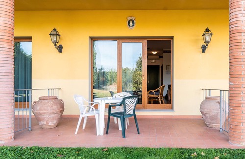 San Donato in Fronzano Apartment | Room '73 H Fattoria Degli Usignoli Tripla' with Shared Pool, Wi-Fi and Air Conditioning