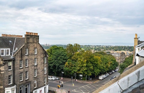 New Town House | Room 8 Summary: No. 5