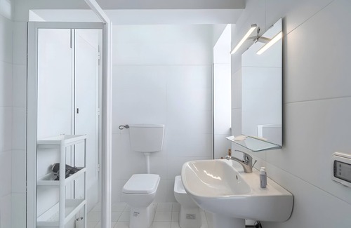 Ragusa Apartment | Room 'Al 214 - Double' with Balcony, Wi-Fi and Air Conditioning