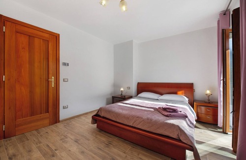 Donnas Bed & Breakfast | Room 'Ambra' with Mountain View and Wi-Fi