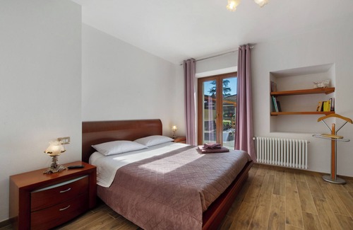 Donnas Bed & Breakfast | Room 'Ambra' with Mountain View and Wi-Fi