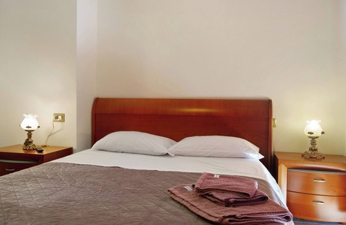 Donnas Bed & Breakfast | Room 'Ambra' with Mountain View and Wi-Fi