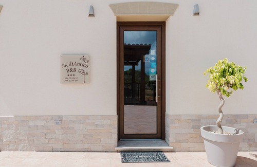 Rilievo Apartment | Room 'Anfora' with Mountain View, Wi-Fi and Air Conditioning
