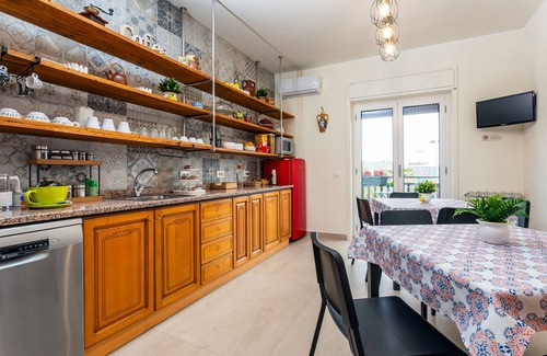 Misterbianco Bed & Breakfast | Room 'Arancio' with Mountain View, Wi-Fi and Air Conditioning