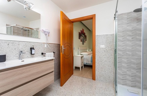 Misterbianco Bed & Breakfast | Room 'Arancio' with Mountain View, Wi-Fi and Air Conditioning