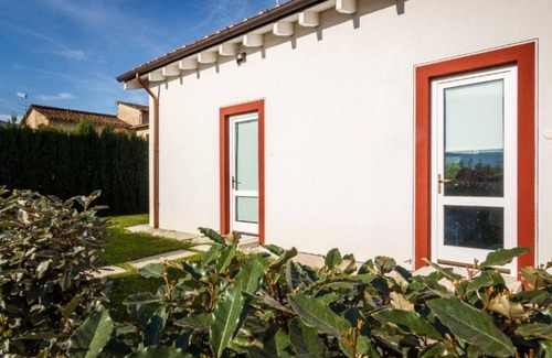 Pistoia House | Room 'Azalea' with Shared Pool, Wi-Fi and Air Conditioning