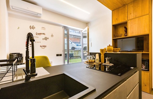 Brolo Apartment | Room 'Bengala' with Shared Garden, Wi-Fi and Air Conditioning