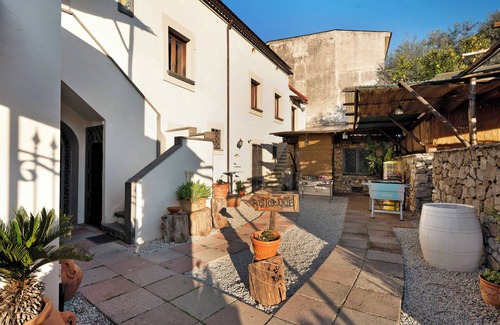 Gragnano Apartment | Room 'Camera Sorrento Con Vista Mare' with Shared Terrace, Shared Garden and Wi-Fi