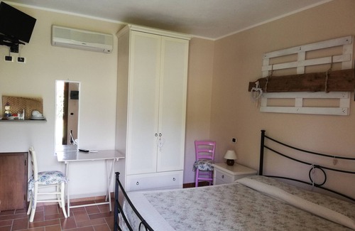 Magliano in Toscana Other | Room 'Cardo' with Shared Pool, Wi-Fi and Air Conditioning
