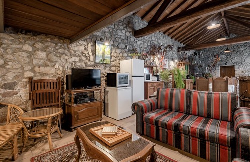 Vila do Conde Villa | Room 'Casa Do Caldas - Quarto 2' with Shared Pool, Shared Terrace and Wi-Fi