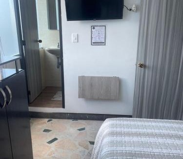 Calle 26 House | Room cerca al aeropuerto