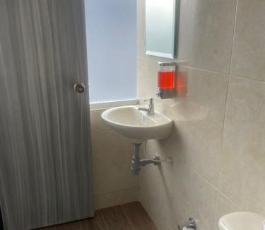 Calle 26 House | Room cerca al aeropuerto