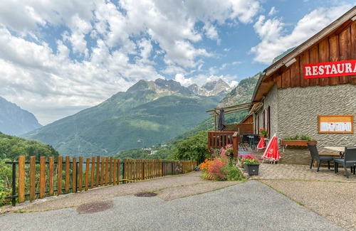 Oz Apartment | Room 'Chambre 2' with Mountain View and Balcony