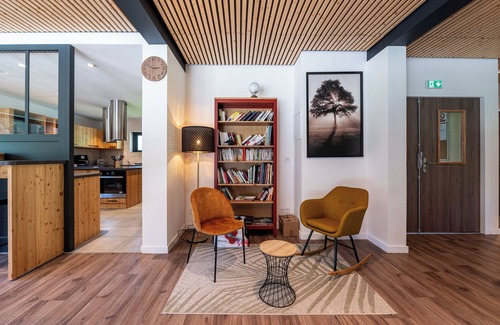 Faverges-Seythenex Apartment | Room 'Chambre B' with Mountain View, Shared Terrace and Wi-Fi