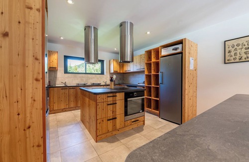 Faverges-Seythenex Apartment | Room 'Chambre B' with Mountain View, Shared Terrace and Wi-Fi