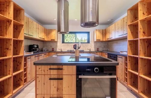 Faverges-Seythenex Apartment | Room 'Chambre B' with Mountain View, Shared Terrace and Wi-Fi