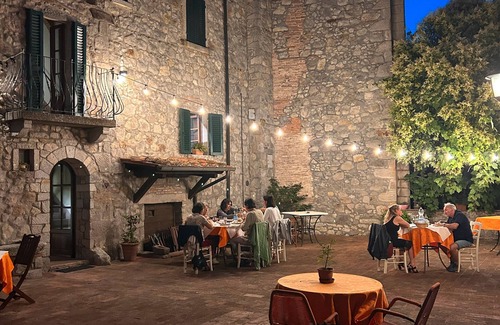 Torniella Apartment | Room 'Del Chiodo - Narciso Dei Poeti' with Mountain View, Shared Terrace and Wi-Fi