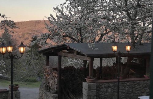 Torniella Apartment | Room 'Del Chiodo - Narciso Dei Poeti' with Mountain View, Shared Terrace and Wi-Fi